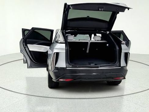 Used 2024 Cadillac Lyriq Luxury AWD/4WD image 17