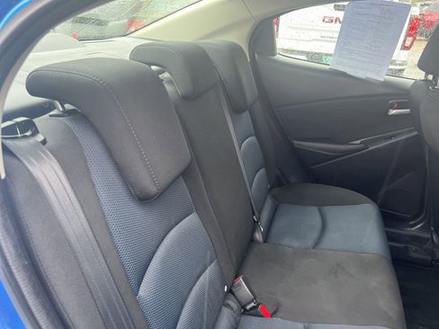 Used 2019 Toyota Yaris LE FWD image 19
