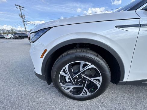 New 2026 Lincoln Nautilus Premier AWD/4WD image 10