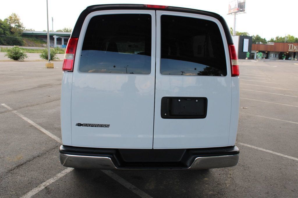 Used 2017 Chevrolet Express 3500 LT w/ LT Preferred Equipment Group RWD image 7