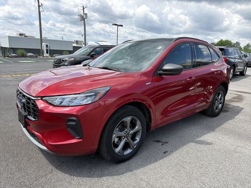 Used 2024 Ford Escape ST-Line w/ Tech Pack #1 AWD/4WD image 4