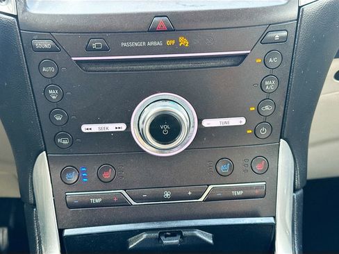 Used 2019 Ford Edge Titanium w/ Equipment Group 301A FWD image 17