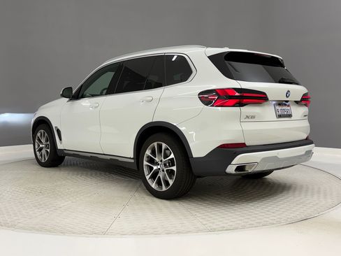 Used 2024 BMW X5 xDrive40i w/ Parking Assistance Package AWD/4WD image 3