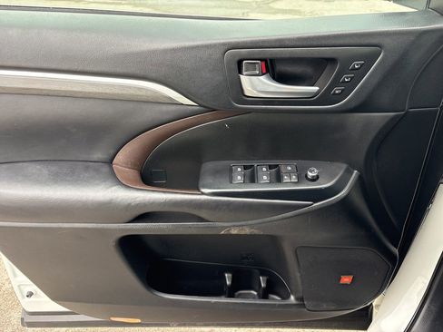 Used 2018 Toyota Highlander Limited image 21