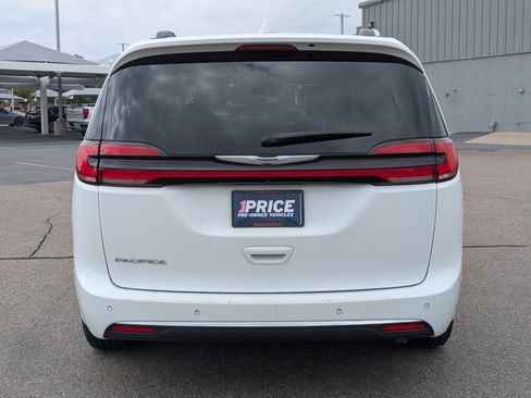 Used 2021 Chrysler Pacifica Touring-L w/ Uconnect Theater Family Group FWD image 5