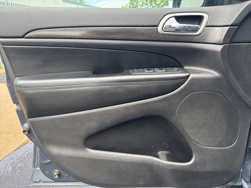 Used 2017 Jeep Grand Cherokee Altitude image 18