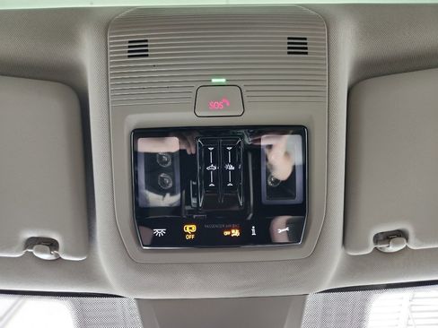 Certified 2025 Volkswagen Atlas SE w/ Panoramic Sunroof Package image 28