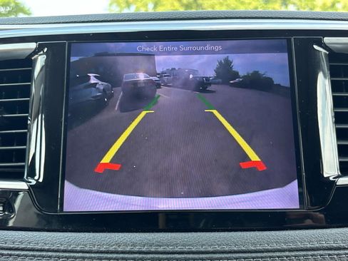 Used 2018 Chrysler Pacifica Limited image 25