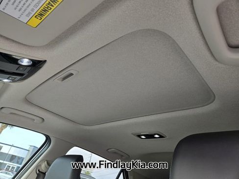 Certified 2025 Kia Niro SX image 13