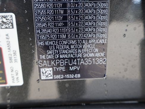 New 2026 Land Rover Range Rover Long Wheelbase SE image 37