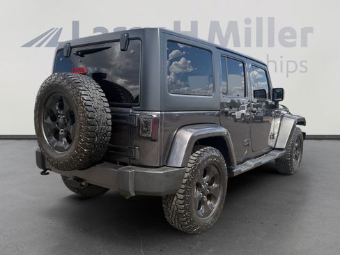 Used 2016 Jeep Wrangler Unlimited Sahara AWD/4WD image 5