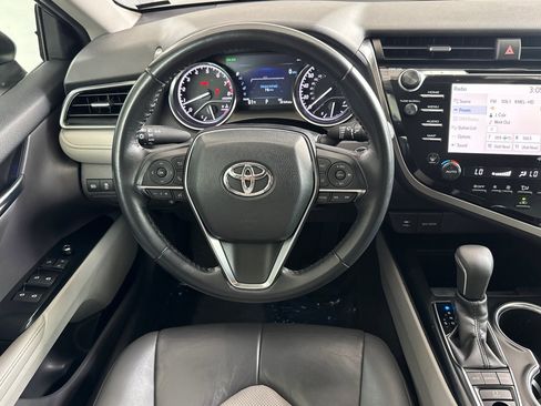 Used 2019 Toyota Camry XLE FWD image 18