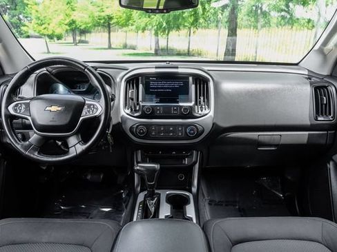 Used 2020 Chevrolet Colorado LT w/ Colorado RST Special Edition RWD image 17