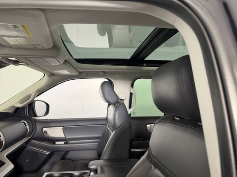 Used 2025 Ford Expedition Active AWD/4WD image 19