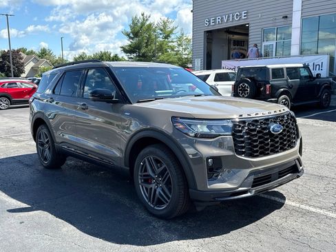 New 2026 Ford Explorer ST-Line w/ ST-Line Street Pack AWD/4WD image 18