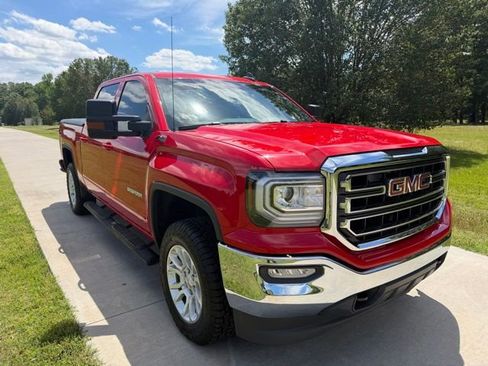 Used 2017 GMC Sierra 1500 SLE w/ SLE Value Package AWD/4WD image 3