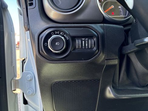 Used 2019 Jeep Wrangler Sport image 13