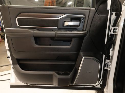 Used 2025 RAM 3500 Laramie AWD/4WD image 22