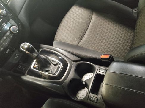 Used 2019 Nissan Rogue SV w/ Sun & Sound Touring Package FWD image 26