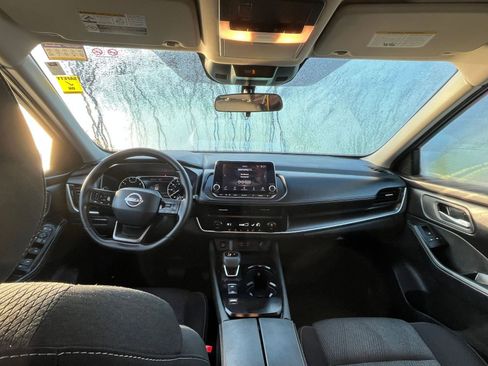 Used 2025 Nissan Rogue SV image 34