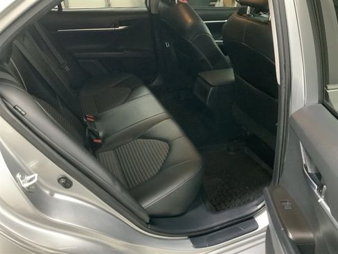 Used 2022 Toyota Camry SE FWD image 17