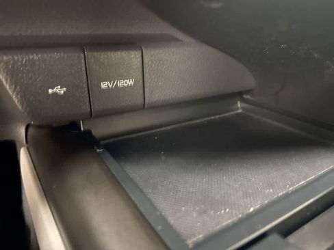 Used 2022 Toyota Camry SE image 33