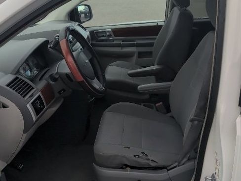 Used 2009 Chrysler Town & Country Touring image 24