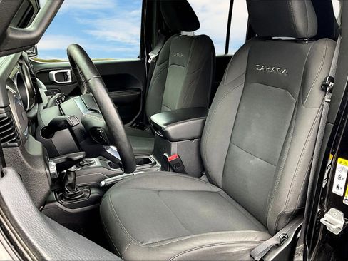 Used 2018 Jeep Wrangler Unlimited Sahara w/ Cold Weather Group image 13