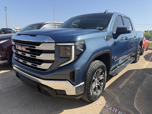 Used 2024 GMC Sierra 1500 SLE w/ X31 Off-Road Package AWD/4WD image 1