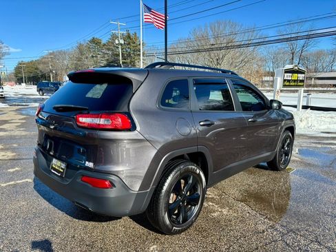 Used 2016 Jeep Cherokee Latitude w/ Cold Weather Group image 8