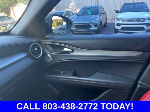 Used 2022 Alfa Romeo Stelvio Veloce AWD/4WD image 28
