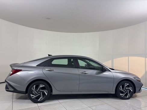 New 2025 Hyundai Elantra SEL FWD image 6