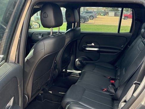 Used 2023 Mercedes-Benz GLB 250 4MATIC w/ Premium Package image 14