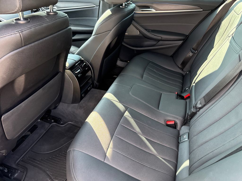 Used 2022 BMW 530e w/ Premium Package RWD image 18