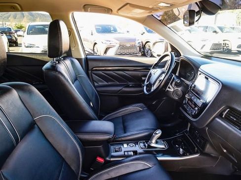 Used 2018 Mitsubishi Outlander 4WD Plug-In Hybrid image 19