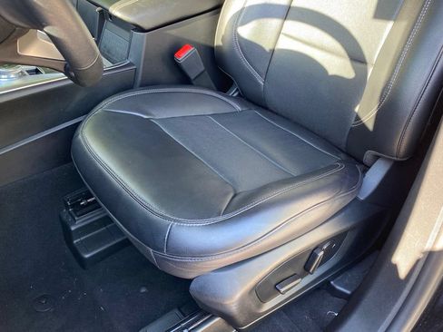 Used 2023 Ford Explorer Limited AWD/4WD image 24
