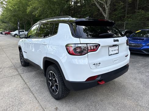 Used 2025 Jeep Compass Trailhawk AWD/4WD image 5