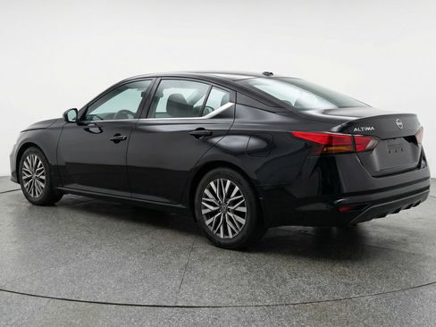 Used 2025 Nissan Altima 2.5 SV image 6