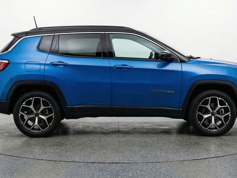 Used 2025 Jeep Compass Limited AWD/4WD image 11