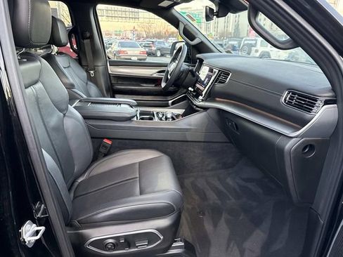 Used 2025 Jeep Wagoneer Series II image 10