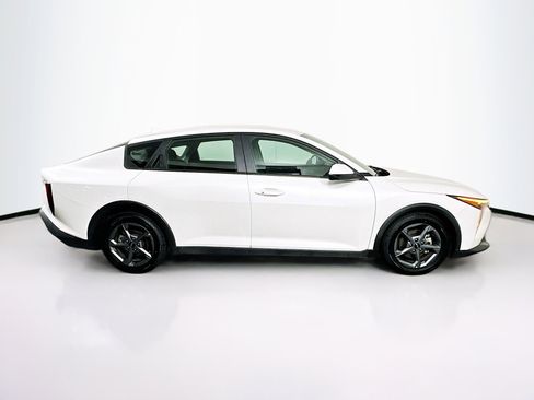 Used 2025 Kia K4 LXS image 10