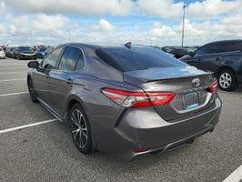 Used 2018 Toyota Camry SE w/ Audio Package FWD image 2