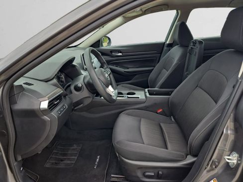 Used 2025 Nissan Altima 2.5 SV image 9