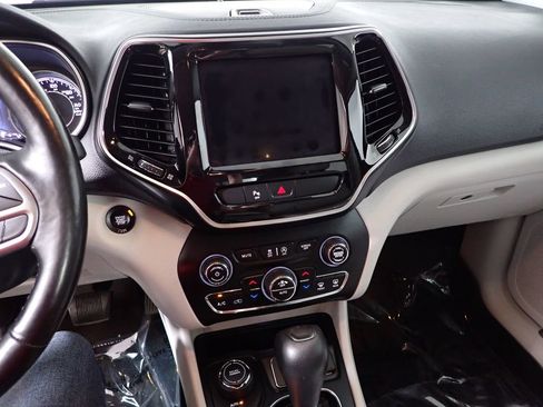 Used 2019 Jeep Cherokee Limited w/ Luxury Group AWD/4WD image 35