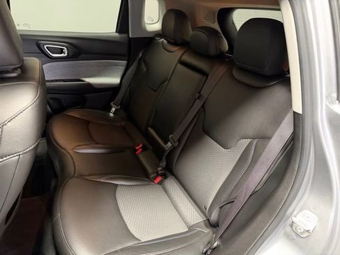 Used 2022 Jeep Compass Latitude image 18