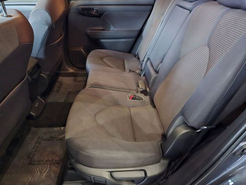 Used 2023 Toyota Highlander LE image 24