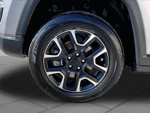 Used 2020 Jeep Compass Trailhawk AWD/4WD image 11