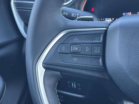 Used 2023 Jeep Grand Cherokee Altitude image 27