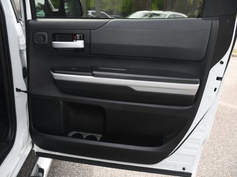 Used 2021 Toyota Tundra SR5 w/ SR5 Upgrade Package RWD image 17