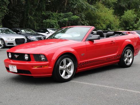 Used 2006 Ford Mustang GT image 3
